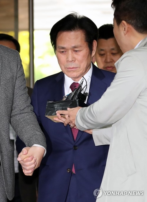 '신도 상습 성폭행' 이재록 목사 법정서 "추행 없었다" 주장