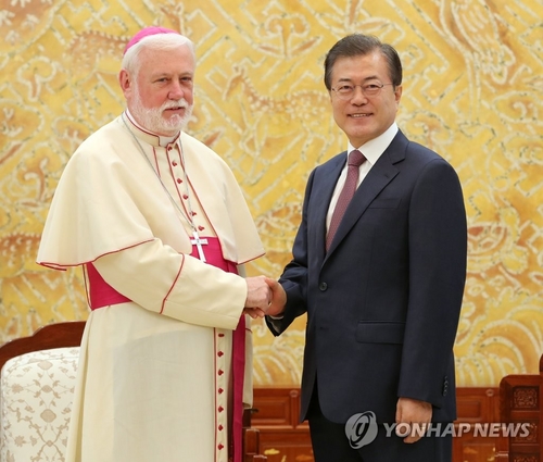 문대통령 "교황, 남북평화 기원…남북·북미회담 성공에 큰 힘"