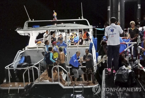 태국 푸껫 인근 선박 2척 전복…중국 광객 등 50여명 사망·실종