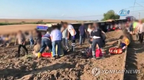 터키 북서부 열차 탈선사고로 24명 숨져…"폭우 지반침하 탓"