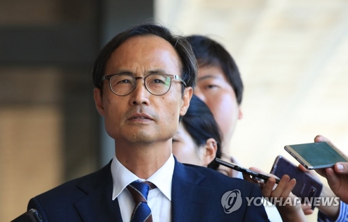 검찰, 민변 이재화 변호사 조사…"법원행정처 회유전화 받아"
