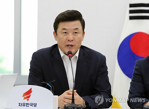 한국·바른미래 "정부, 북한 석탄 밀매 의혹에 눈감나"