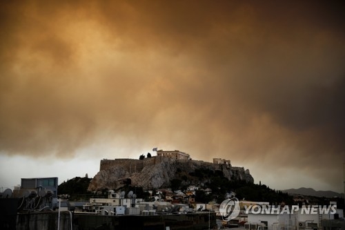 아테네 교외 불구덩이 빠졌다…최소 20명 사망·수십명 중상