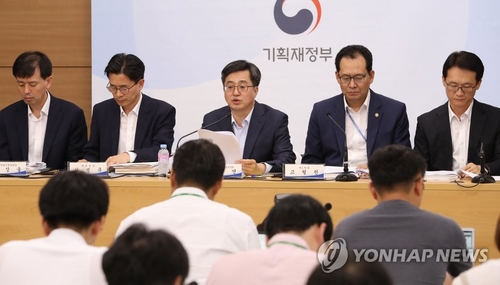 2018세법개정 문답, 김동연 "소득분배 개선에 중점"