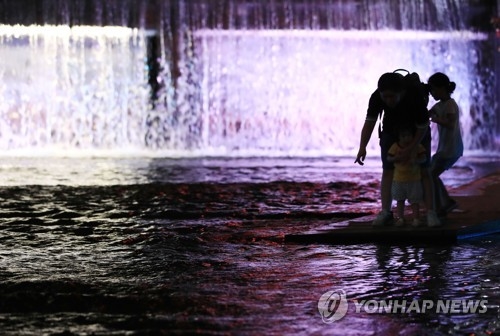 밤잠 설치게 하는 폭염…서울, 11일 연속 열대야 현상