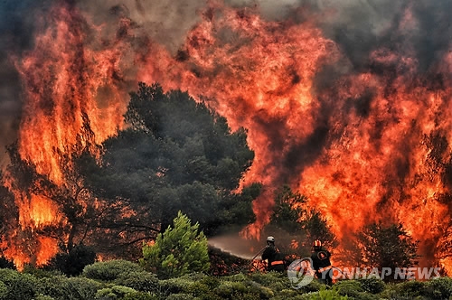 법적싸움으로 번진 그리스 산불 참사…유족들 "책임자 처벌하라"