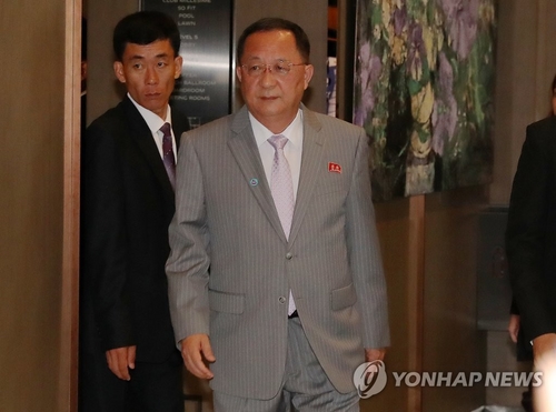 북한 리용호-중국 왕이 싱가포르 회담…제재완화·종전선언 논의 관측