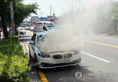 목포서 달리던 BMW 520d 또 화재…운전자 "엔진룸서 불길"