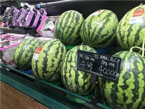 "올여름 서민은 수박도 못먹어요"…물가 급등에 소비자 '울상'