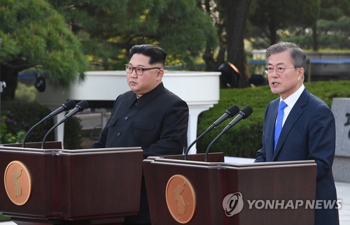 문재인 대통령·김정은, 3차회담 '8월말 평양'으로 결론 내나