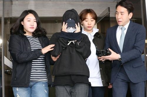'홍대 누드모델 몰카' 20대 여성 1심서 징역 10월