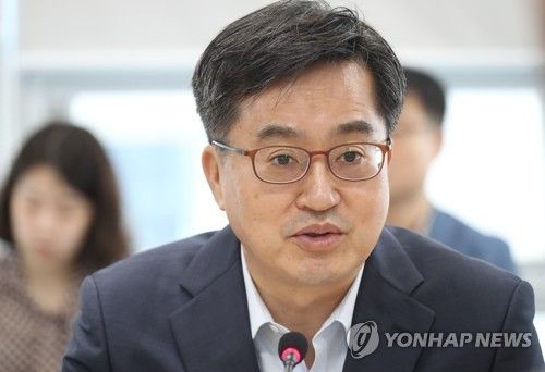 김동연 "부동산시장 투기에 불안심리 편승…보유세 국회서 논의"