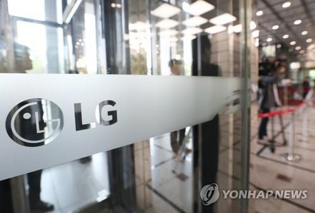 LG일가 주식거래서 '150억대 탈세'…구본능 회장 등 14명 약식기소