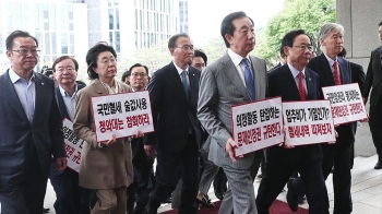 '김밥 해임' 꺼낸 김성태…'심재철 공방전'에 국감 파행 우려
