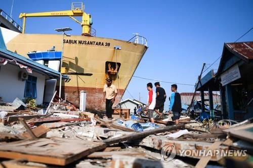 "인도네시아 지진 사망자 1천374명으로 늘어…실종자 113명"