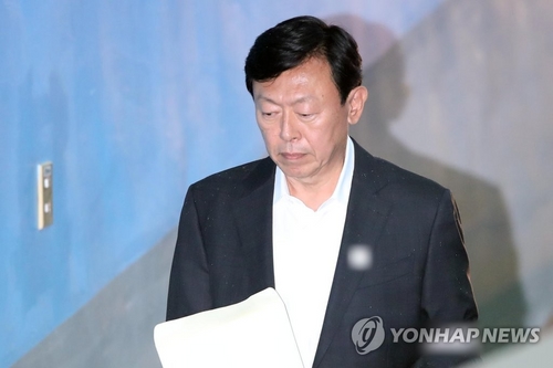 '국정농단·경영비리' 신동빈 2심 집행유예 선고
