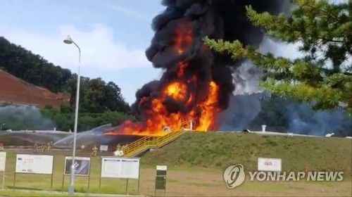 고양 송유관공사 휘발유탱크 폭발화재…6시간째 진화 난항