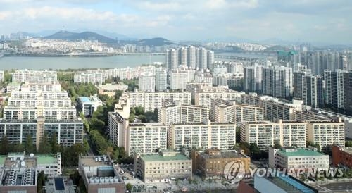 서울 아파트값 상승률 4개월 만에 최저…용산구 보합 전환