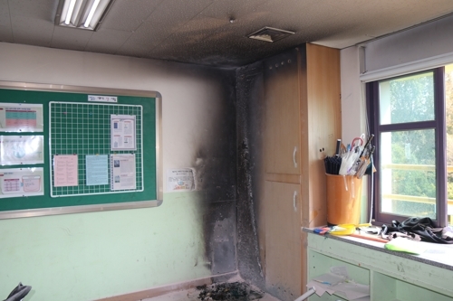 익산 한 중학교 교실에 불…학생 5명 부상