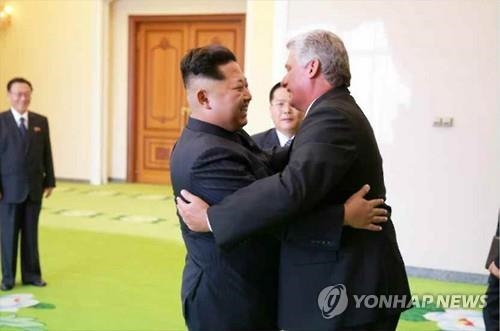 김정은, 방북 쿠바지도자 '극진 대접'…회담서 지지·연대 표시