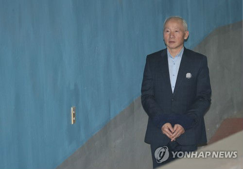 '댓글수사 방해' 남재준 2심 징역 3년6개월…"법원·검찰 우롱"