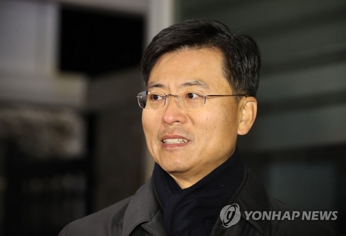'불법사찰' 최윤수 징역 2년6개월 구형…'66명 지원배제'는 철회