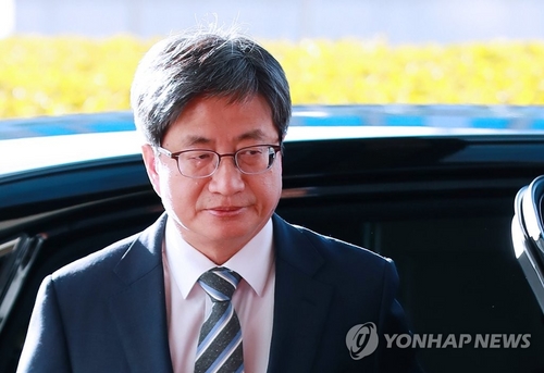 김명수, '판사 과로사'에 "일·가정 양립방법 고민하겠다"