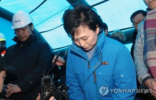 김현미 장관 'KTX 탈선' 사과…"철저히 조사해 책임 묻겠다"
