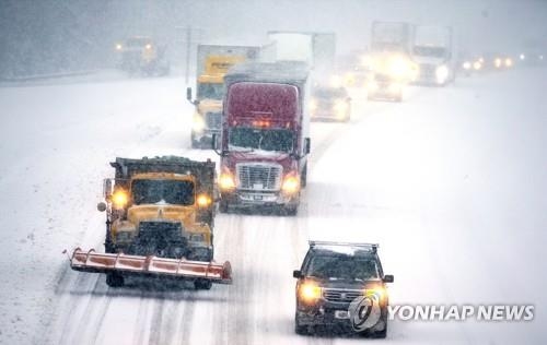 허리케인 휩쓸었던 미 남동부, 이번엔 눈폭풍 강타로 4명사망