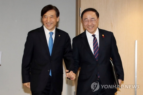 홍남기 "정책공조 중요한 때"…이주열 "정부와 긴밀히 협력"