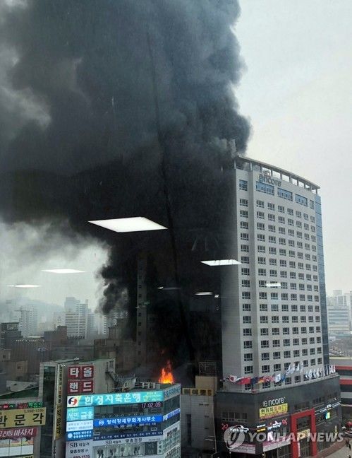 천안 라마다 앙코르 호텔 큰불…'대응 2단계' 발령