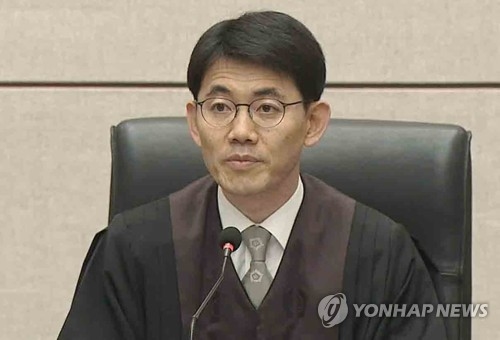 '김경수 유죄' 성창호 판사, 박근혜 특활비·공천개입 유죄판결
