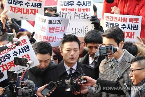 김태우 수원지검 검찰 출석…이언주·이준석 동행