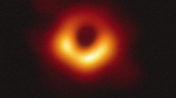 거대한 '망원경이 된 지구'…인류, 진짜 '블랙홀'을 보다