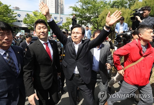 한국당, 울산 산단서 문정부 경제정책 공격…"경제 무너뜨려"