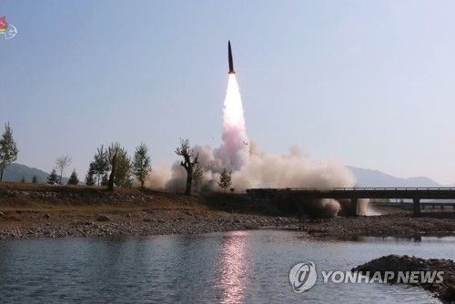 국정원 "북 미사일 신형무기체계 가능성…분석 늦어"