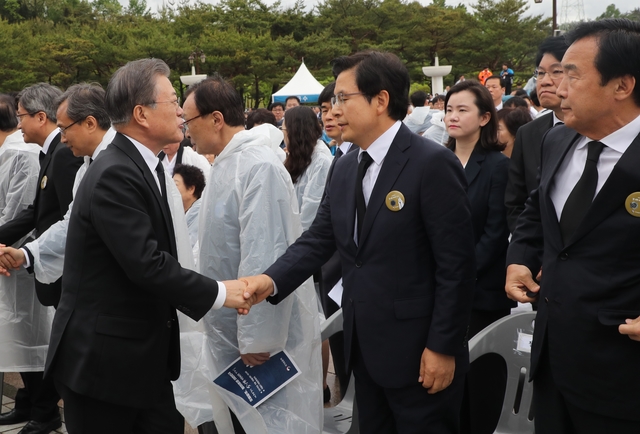 문 대통령·여야 지도부, 5·18 기념식 참석…광주에 총집결