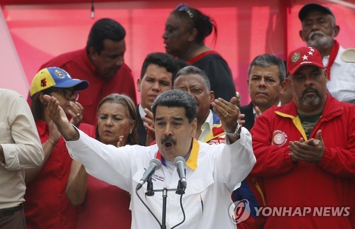 베네수 마두로, 재선 1주년 기념…'야당 장악' 의회 조기선거 제안