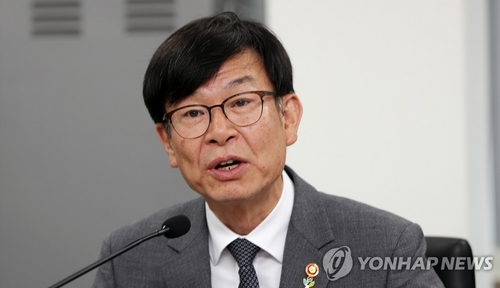 정책실장되며 통화음 바꾼 김상조…"국민이 날 일으켰다"