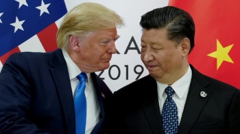 마주앉은 트럼프-시진핑…80분 담판 끝 '무역전쟁 휴전'