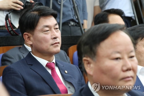 한국당, '친박' 김재원 예결위원장 선출 잡음…계파갈등 양상도