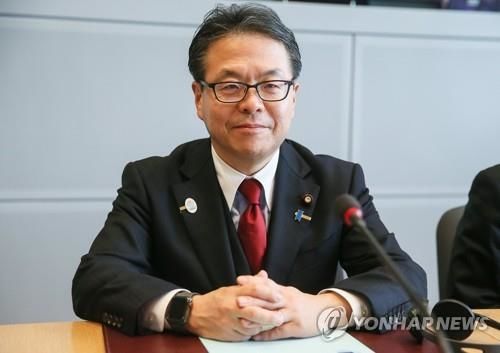 일, 경제산업상 "문대통령 지적 전혀 안 맞아"…외교결례 논란