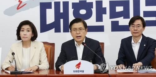 한국당 "청 안보관에 싱크홀"…'문 정부 외교안보정책 전환' 공세