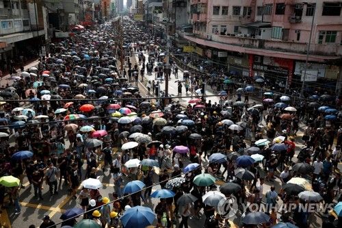 홍콩 '백색테러' 규탄시위 앞두고 흉기 공격 사건 발생