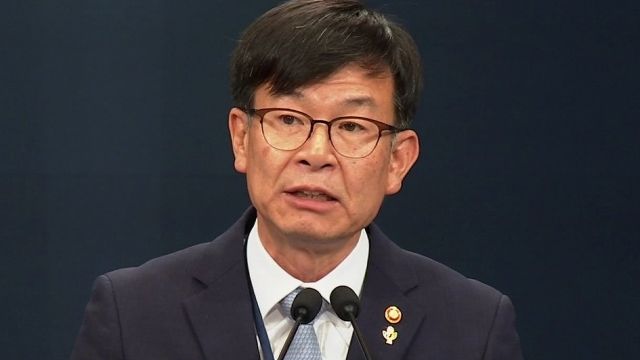 김상조 "백색국가서 일본 배제 방안 중단 아냐…다시 논의할 것"