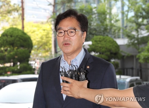 '패스트트랙 충돌' 민주당 우원식·강병원 의원 경찰 출석