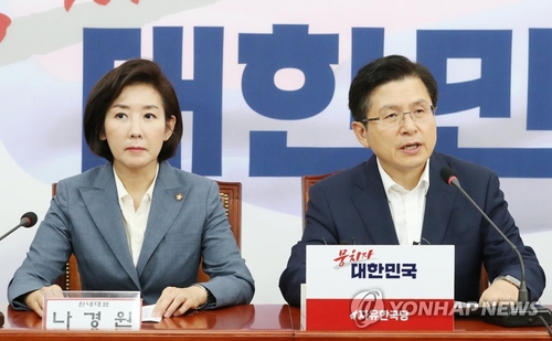 한국당, 조국·지소미아 앙면공격…"지소미아 파기, 조국 구하기"