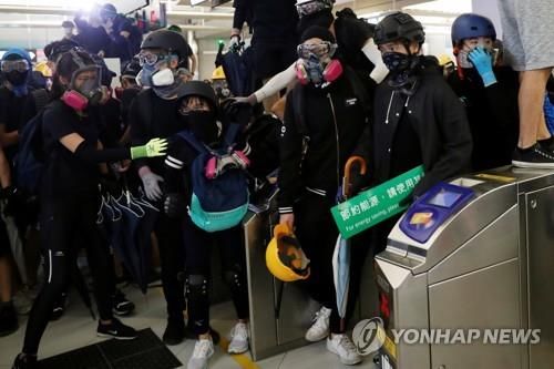 홍콩 법원, 지하철역 과격행위 금하는 임시명령 조치