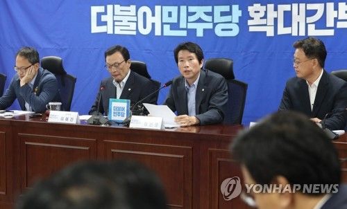 격앙된 민주당, "제왕적 검찰총장"·"쿠데타"…'피의사실 공표' 비판