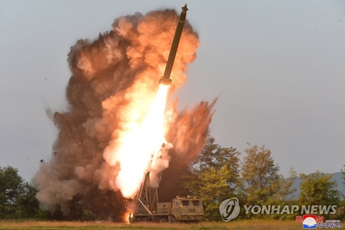 북한 "다시 초대형 방사포 시험사격"…'성공' 발표는 없어